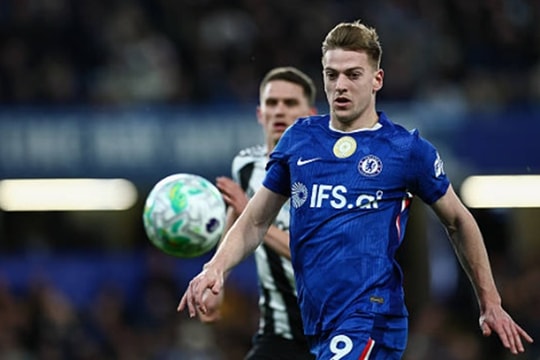 Liam Delap và bài toán 30 triệu bảng: Chelsea cần giải thoát cho bom xịt tại Strasbourg