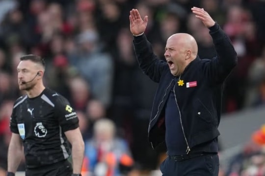 Liverpool đánh rơi chiến thắng trước Tottenham: Nỗi lo từ hàng công và dấu ấn Richarlison