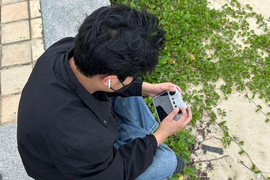 Phát hiện du khách nước ngoài bay flycam trái phép