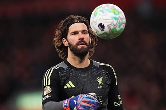Alisson Becker rực sáng cứu Liverpool khỏi trận thua trước Tottenham