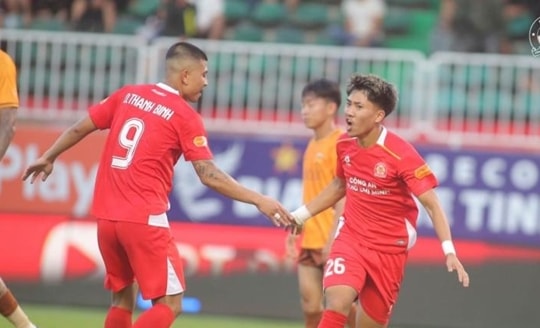 HLV Kim Sang-sik dự khán vòng 16 V-League: Việt kiều Khoa Ngô tỏa sáng rực rỡ