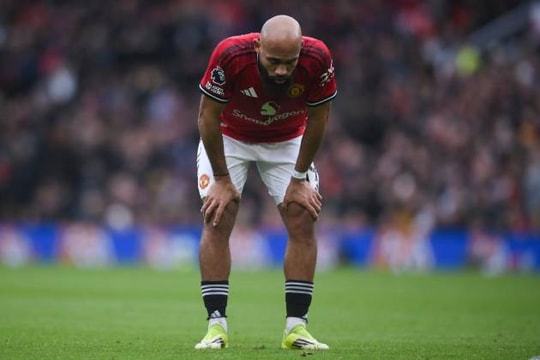 MU thắng Aston Villa 3-1: Bruno Fernandes phá kỷ lục của Beckham tại Old Trafford