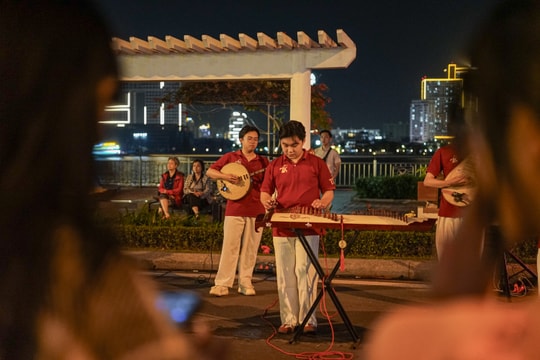 Người trẻ Đà Nẵng mang âm nhạc truyền thống xuống phố