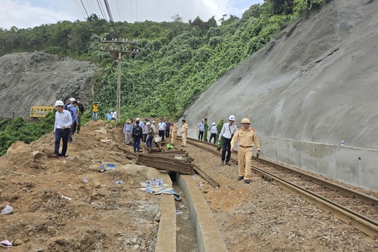 Thông tuyến đường sắt qua đèo Hải Vân từ 0 giờ ngày 17/3