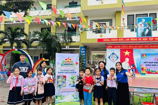 Khuyến khích sinh con đạt và duy trì mức sinh thay thế