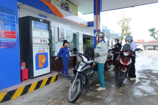 Giá xăng dầu hôm nay 18/3/2026 tiếp tục tăng, dầu Brent vượt 101 USD