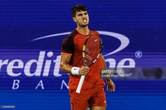 Carlos Alcaraz mệt mỏi vì bị 'săn đuổi', Novak Djokovic rút lui khỏi Miami Open