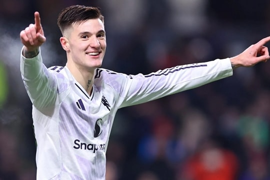 Benjamin Sesko rực sáng giúp MU hạ Aston Villa: Nước cờ chuyển nhượng điểm 10 của Quỷ đỏ
