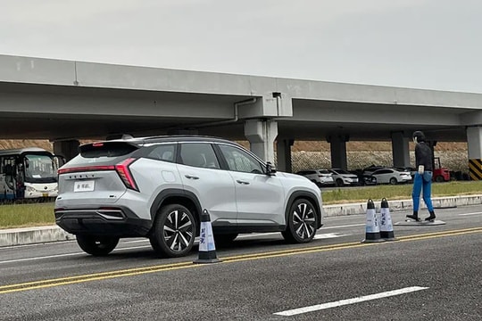 Hệ thống phanh tự động khẩn cấp (AEB) trên xe Geely