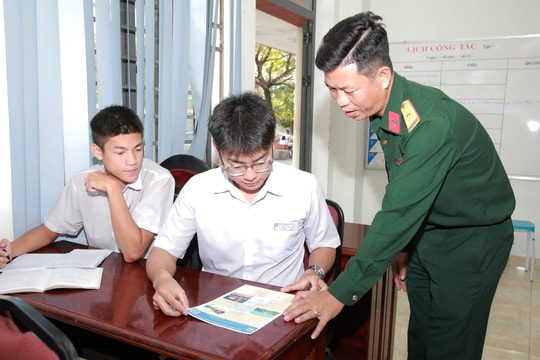 Học viện Phòng không - Không quân tư vấn tuyển sinh quân sự tại Đà Nẵng