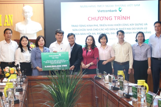 Vietcombank hỗ trợ 3 tỷ đồng sửa chữa nhà ở cho người dân bị thiệt hại do mưa lũ