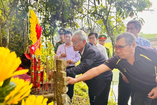 Viếng hương di tích lịch sử Căn cứ Thị ủy Tam Kỳ