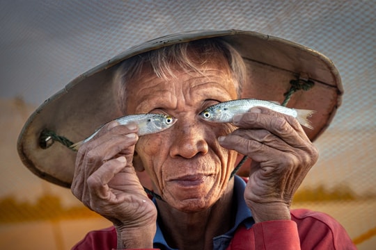 Portrait of Hoi An fisherman wins top photography prize in the UK
