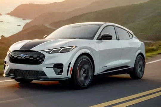 Ford Mustang Mach-E 2026: Nâng cấp Apple CarPlay giúp tối ưu hóa quá trình sạc pin