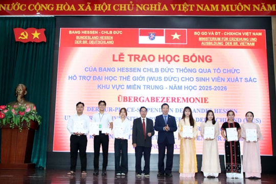 Đại học Đà Nẵng trao học bổng cho 35 sinh viên xuất sắc khu vực miền Trung