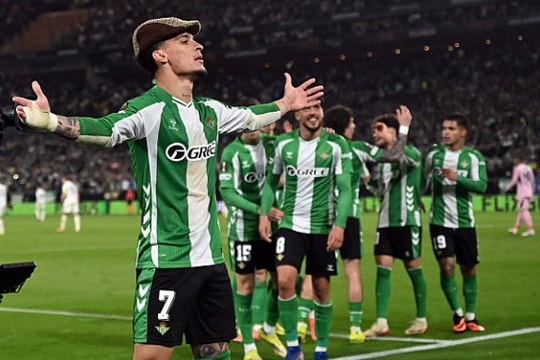 Real Betis 4-0 Panathinaikos: Antony rực sáng đưa đội nhà vào tứ kết Europa League