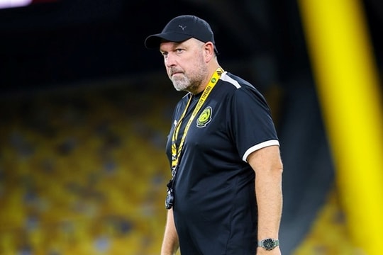 Peter Cklamovski và nghịch lý tại ĐT Malaysia: Bất bại trên sân cỏ nhưng mất trắng vì hành chính