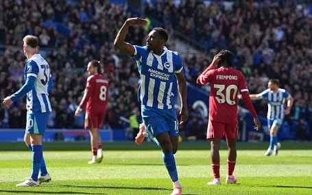 Welbeck lập cú đúp nhấn chìm Liverpool, Brighton thắp sáng hy vọng dự cúp châu Âu