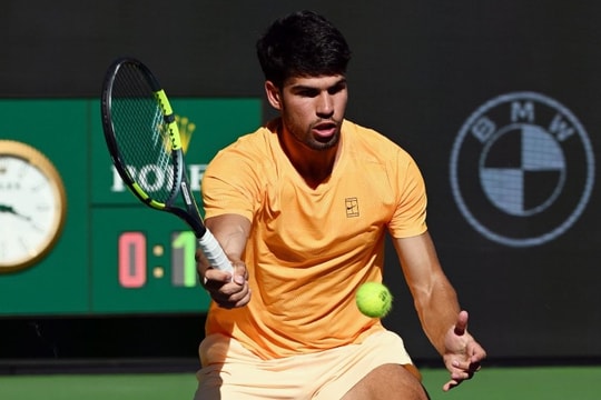 Carlos Alcaraz khuất phục "sao mai" Joao Fonseca sau 95 phút tại Miami Open