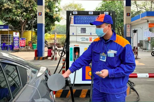 Giá dầu Brent áp sát ngưỡng 119 USD/thùng trước rủi ro gián đoạn nguồn cung