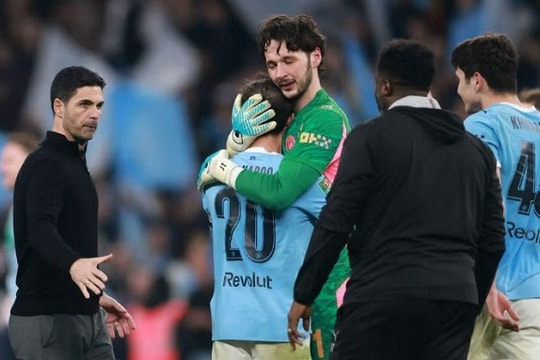 Pep Guardiola mượn kế Michael Carrick đánh bại Arsenal tại chung kết Carabao Cup