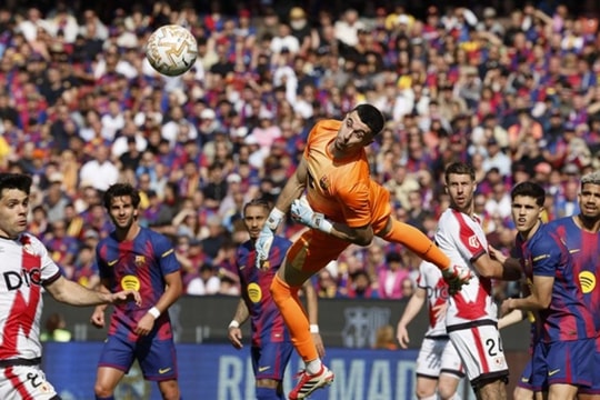 Joan Garcia rực sáng giúp Barca hạ Rayo Vallecano 1-0, xây chắc ngôi đầu La Liga
