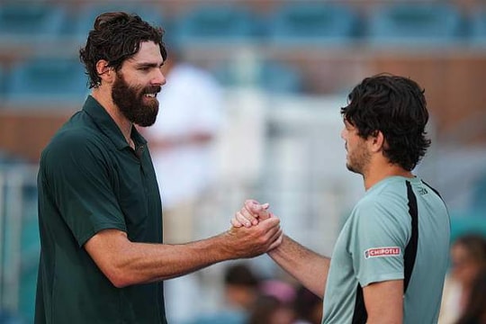 Miami Open: Taylor Fritz hạ "quái vật" Opelka, Tsitsipas nhận trận thua đậm nhất sự nghiệp