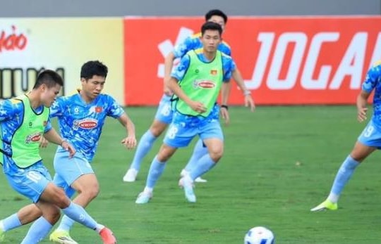 HLV Kim Sang-sik chốt danh sách ĐT Việt Nam: Kỷ nguyên suất mặc định chính thức khép lại