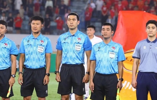 Trọng tài Chae Sang Hyeop cầm còi trận Việt Nam gặp Malaysia tại Vòng loại Asian Cup