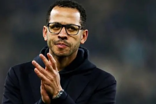 Chelsea lâm nguy: Liam Rosenior và canh bạc triết lý tại Stamford Bridge