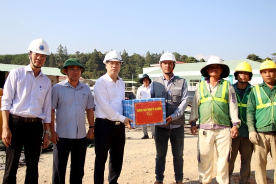 Đẩy nhanh tiến độ dự án Trường phổ thông nội trú liên cấp Tiểu học và THCS xã Tây Giang