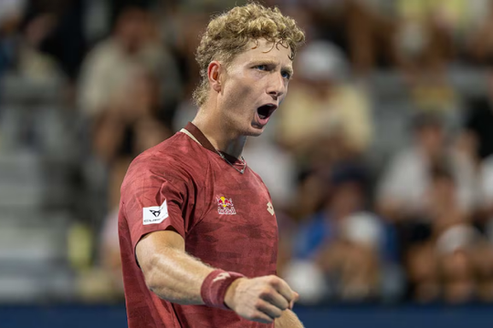 Sinh viên 20 tuổi Martin Landaluce gây địa chấn tại Miami Open khi vào tới tứ kết