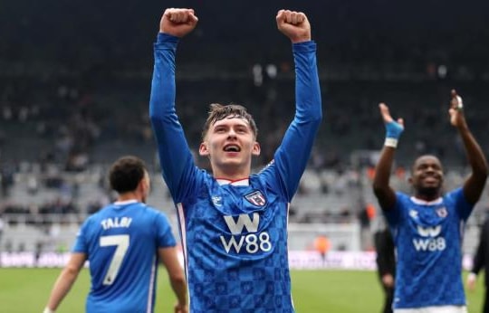 Manchester United tái khởi động thương vụ Chris Rigg sau màn trình diễn chói sáng tại Derby Tyne-Wear