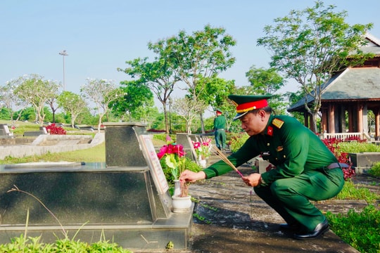 Trường Thiếu sinh quân miền Trung dâng hương tri ân anh hùng liệt sĩ