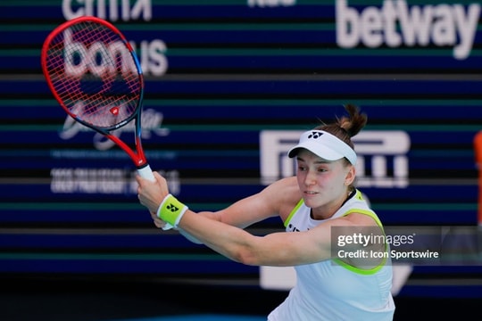 Elena Rybakina ngược dòng kịch tính trước Jessica Pegula để tiến vào bán kết Miami Open