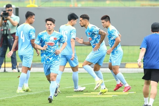 Tuyển Việt Nam đấu Bangladesh: HLV Kim Sang-sik giải bài toán Hamza Choudhury
