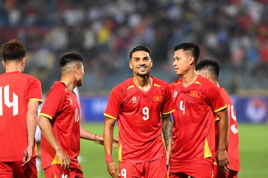Đỗ Hoàng Hên ra mắt tuyển Việt Nam: Nói tiếng Việt sỏi và khát khao xé lưới Malaysia