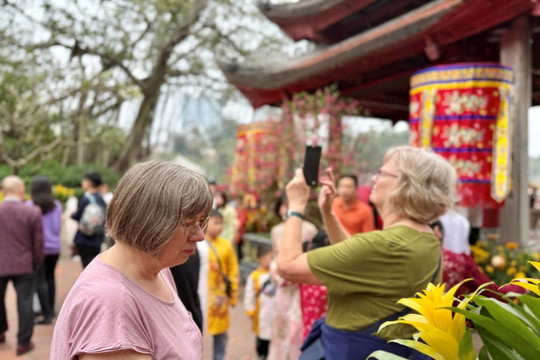 Vietnam through the lens of British media: Beauty meets hospitality