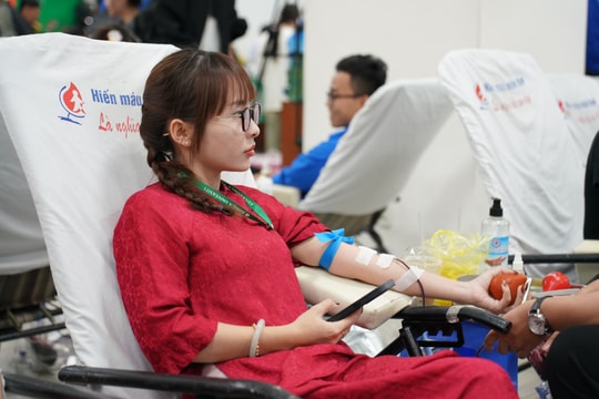 Thầy và trò Trường Đại học Đông Á hiến 453 đơn vị máu