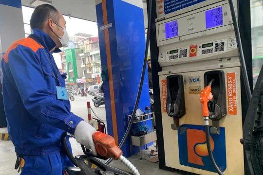 Cập nhật giá xăng dầu hôm nay 27/3/2026: Giá xăng RON 95-III giảm tới 5.625 đồng/lít