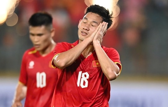 Nguyễn Hai Long tỏa sáng giúp ĐT Việt Nam thắng đậm 3-0 tại Hàng Đẫy