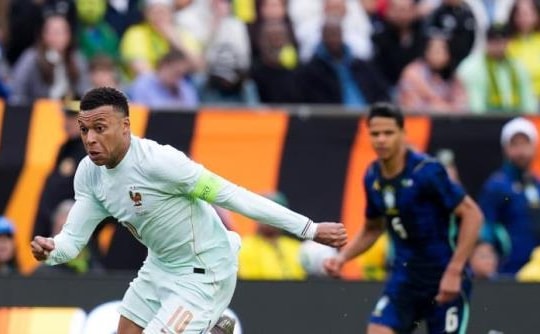 Pháp quật ngã Brazil 2-1: Đẳng cấp của Mbappe và bản lĩnh trong thế thiếu người