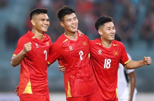 Tuyển Việt Nam thắng giòn giã 3-0: Truyền thông Đông Nam Á lo ngại vũ khí bóng chết