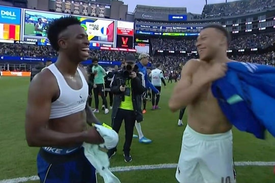 Nụ cười của Vinicius Junior và nỗi trăn trở về bản sắc bóng đá Brazil