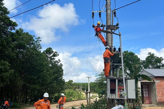 Làng Suối Dưa hết “khát” điện