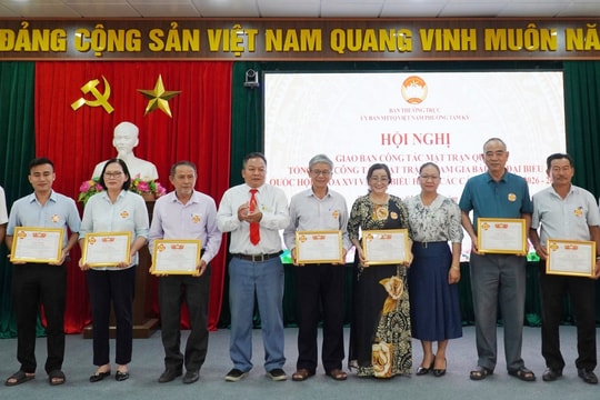 Mặt trận phường Tam Kỳ khen thưởng 30 tập thể, cá nhân có thành tích trong công tác bầu cử