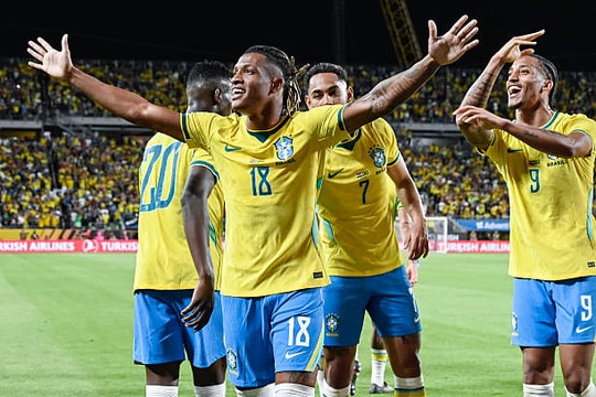 Brazil đánh bại Croatia 3-1 trong màn rượt đuổi kịch tính phút bù giờ