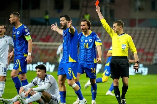 Ý lỡ hẹn World Cup sau thất bại trước Bosnia: Bi kịch từ tấm thẻ đỏ của Bastoni