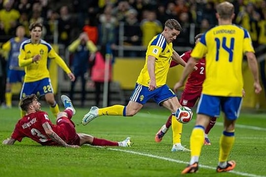 Viktor Gyokeres ghi bàn quyết định phút 88 giúp Thụy Điển hạ Ba Lan đoạt vé dự World Cup