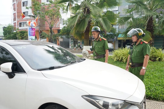 Sở Xây dựng hướng dẫn đỗ xe và đặt bảng hiệu trên vỉa hè đúng quy định